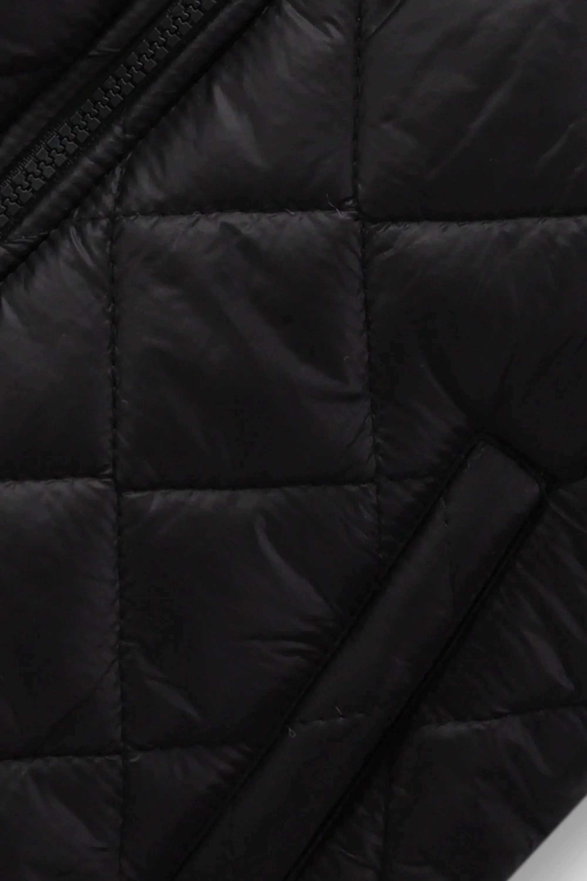 Black Sleeveless Puffer Jacket - Image 5